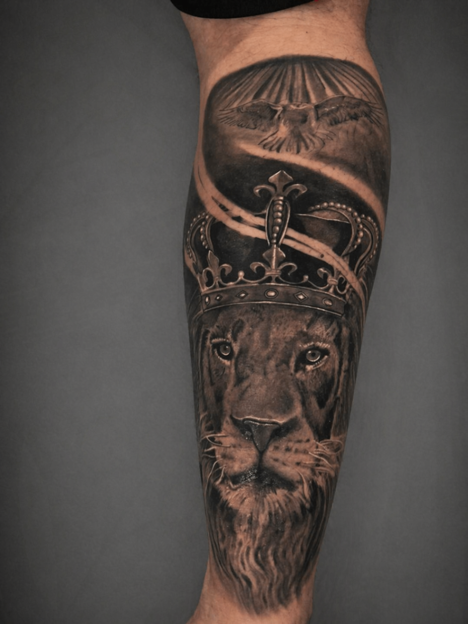 Black and grey crowned lion calf tattoo by Rondon Neto
