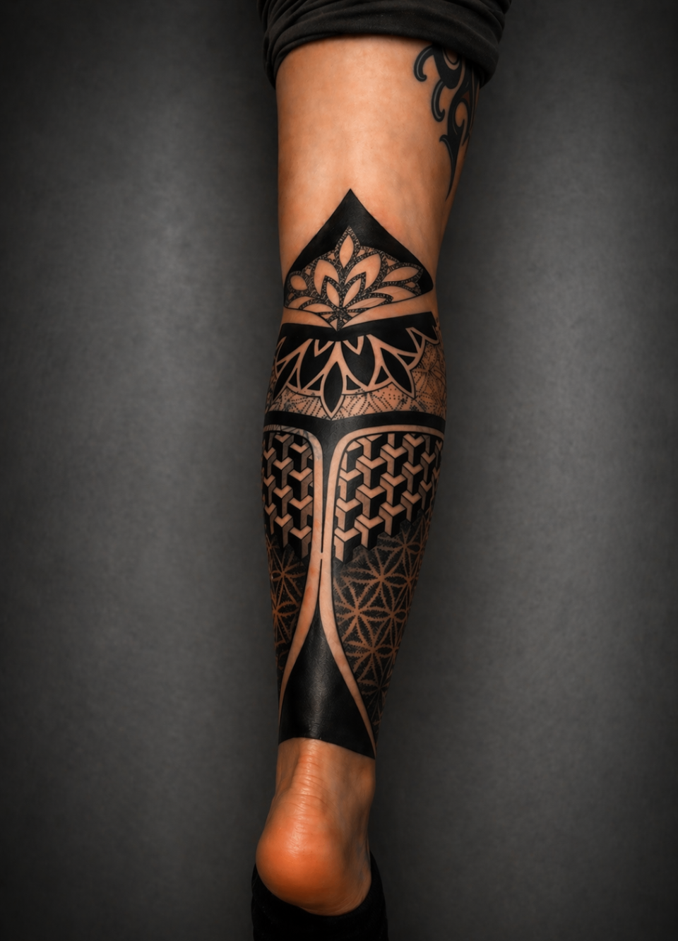 Geometric leg tattoo by Rondon Neto